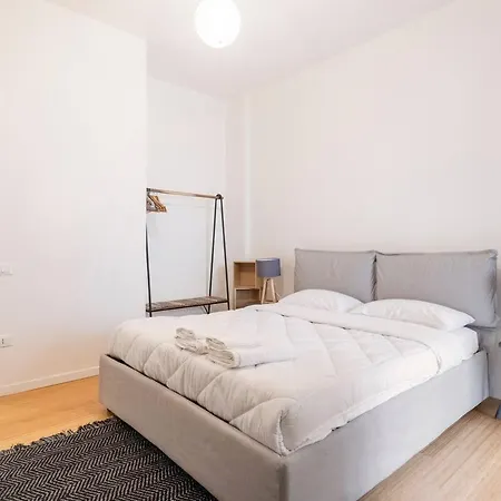 Vicolo Leoni 2brd Apartment