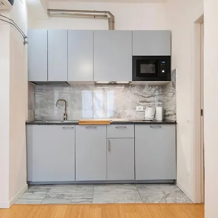 Vicolo Leoni 2brd Apartment *